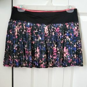 Like New Lululemon Pleat to Street II Sz 4